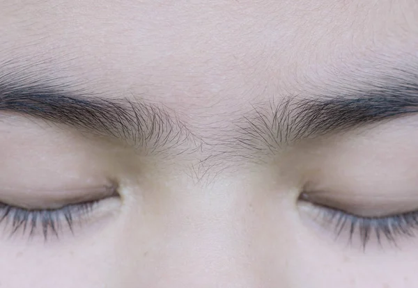 Closeup the eyebrows on the face of an Asian girl. — Stock Photo, Image