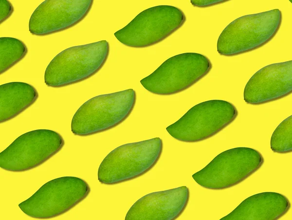 Het Patroon Van Groene Mango Gerangschikt Diagonale Lijnen Een Gele — Stockfoto