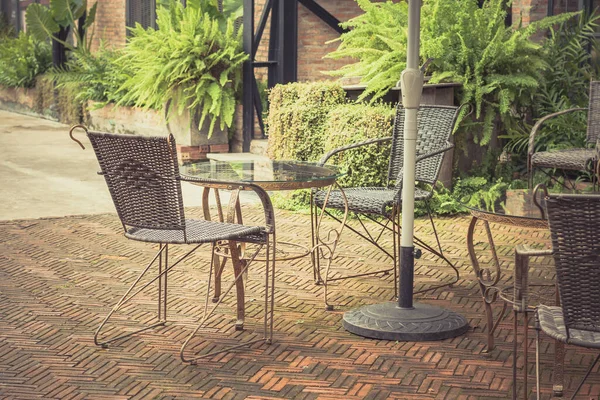 Mesas Metal Vintage Cadeiras Tecelagem Vime Estão Exterior Cafetaria Com — Fotografia de Stock