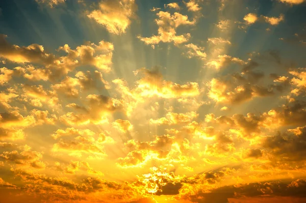 Sonnenaufgang Himmel Sonnenlicht Scheint Durch Wolken Morgen Natur Hintergrund — Stockfoto