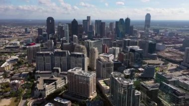 Dallas 'ın merkezinde gökyüzü manzarası