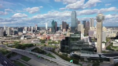 Dallas 'ın merkezinde gökyüzü manzarası