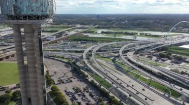 Dallas 'ın merkezinde gökyüzü manzarası