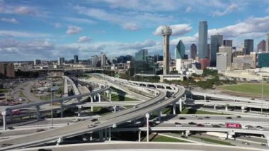 Dallas 'ın merkezinde gökyüzü manzarası