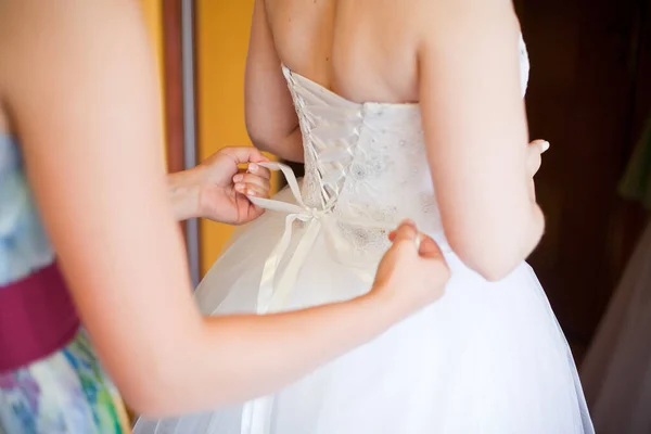 Gelin için nedime elbiseleri