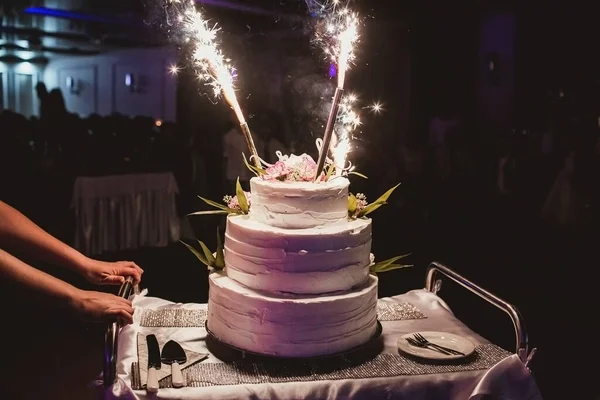 Pastel Boda Con Flores Velas — Foto de Stock