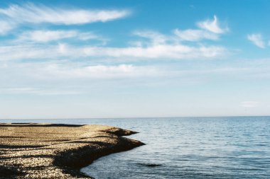 Güzel deniz plajı ve gökyüzü