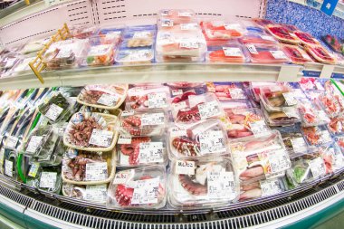 Japon süpermarketinde hazır yemek tezgahı..