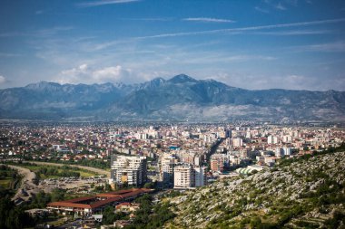 Arnavutluk 'un Shkoder kenti. Scutari ya da Scodra olarak da bilinir. Dağ manzarası. Seyahat arkaplanı.