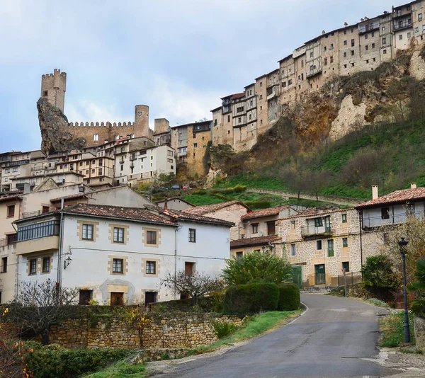 İspanya 'nın ortaçağ şehri Frias. Bir şatosu ve eski evleri var. Burgos 'ta yerel