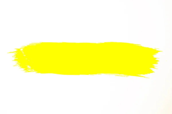 Pincel amarillo abstracto pintado a mano trazo daub fondo sobre papel —  Fotos de Stock