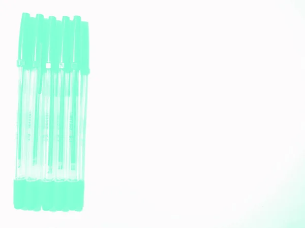 Kugelschreiber auf weißem Hintergrund. aqua menthe — Stockfoto