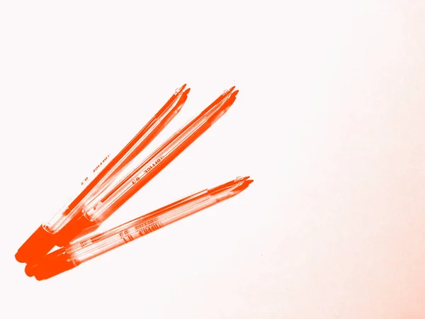 Στυλό διαρκείας σε λευκό φόντο. Λούσ λάβα — Φωτογραφία Αρχείου