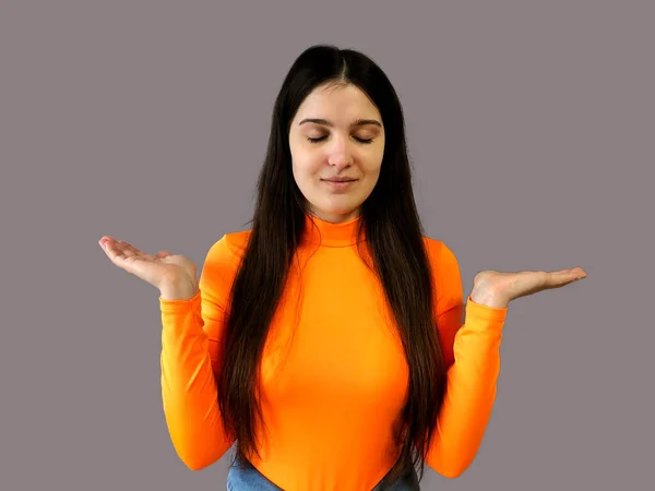 Giovane Bella Ragazza Con Capelli Scuri Maglione Arancione Brillante Uno — Foto Stock