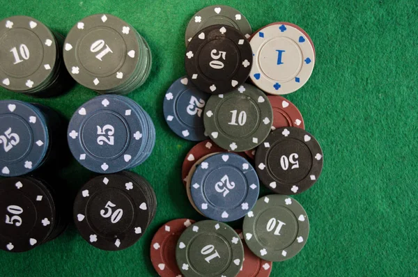 Concept Jeu Divertissement Gros Plan Des Jetons Casino Sur Table — Photo