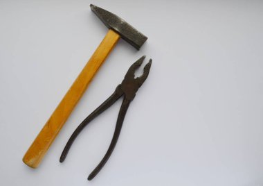 Beyaz arka planda inşa araçları. Babalar günü. İşçi Bayramı.