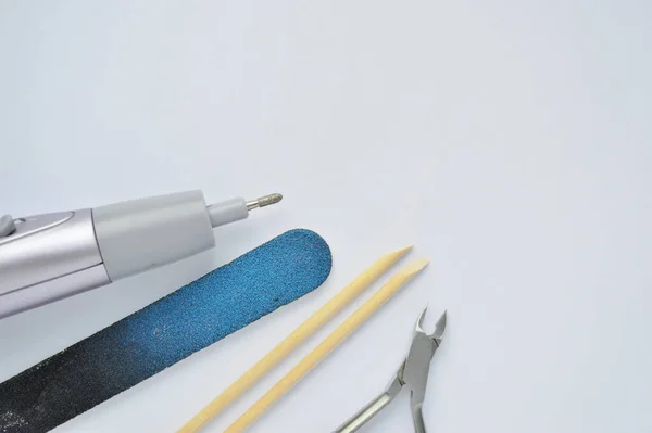 Eszközök Egy Manikűr Készlet Fehér Alapon Manikűr Pedikűr Elemek Köröm — Stock Fotó