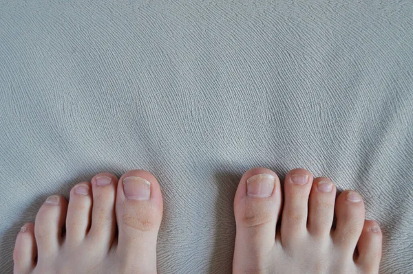Detailní Nehty Nohou Izolované Bílém Pozadí Lázně Doma — Stock fotografie