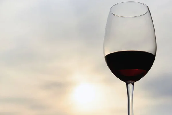 Close Glass Glass Red Wine Blurred Background Sky Sunset Evening — Stock Photo, Image