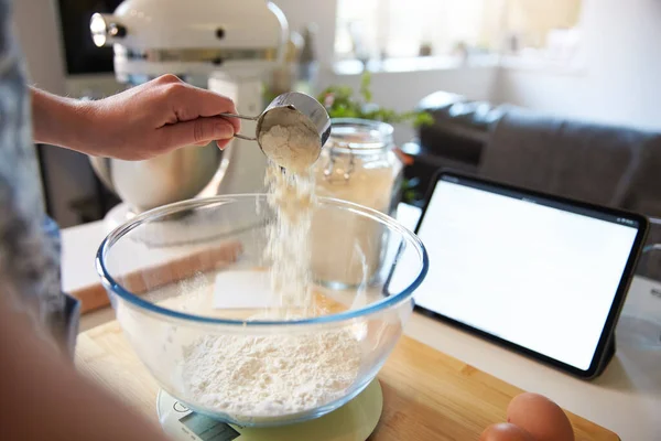 Woman Pouring Flower Mixing Bowl Home Close Digital Scales — Stock Photo, Image