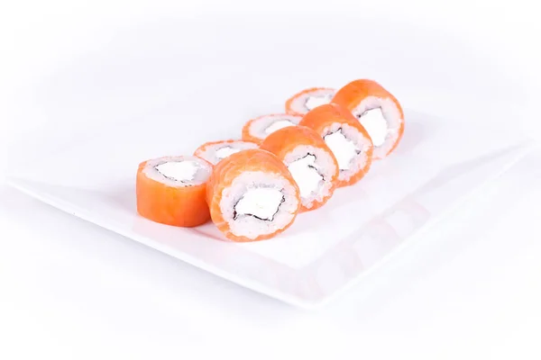 Assiette de sushi sur fond blanc — Photo