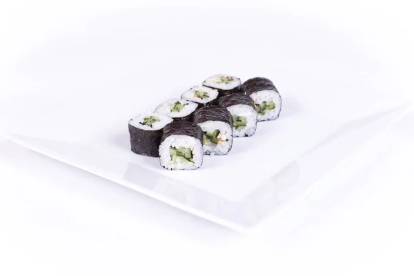 Plato de sushi sobre fondo blanco — Foto de Stock