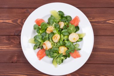 Kızarmış keçi peyniri salatası atış kapatmak