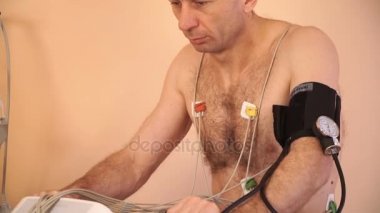 Hasta bir Tıp Merkezi araştırmada veloergometric uğrar. Kardiyak araştırma Kliniği