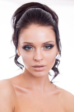 Renkli makyaj kadın yüzü, güzel esmer yaz makyaj, güzellik moda kız modeli pembe dudaklar