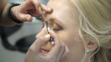 Makyaj sanatçısı yapan bir kız daha önce önemli bir olay güzel makyaj