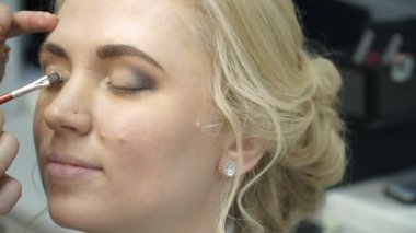 Makyaj sanatçısı yapan bir kız daha önce önemli bir olay güzel makyaj