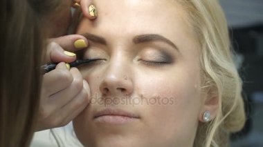 Makyaj sanatçısı yapan bir kız daha önce önemli bir olay güzel makyaj