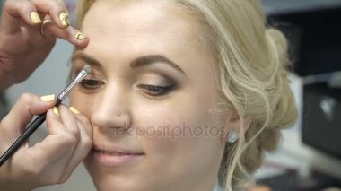 Makyaj sanatçısı yapan bir kız daha önce önemli bir olay güzel makyaj