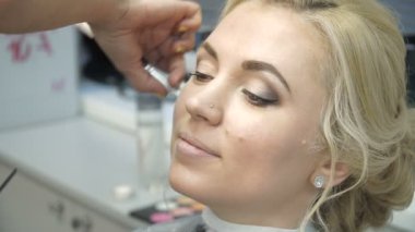 Makyaj sanatçısı yapan bir kız daha önce önemli bir olay güzel makyaj