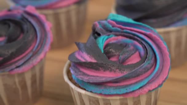 Chocolate muffins with multi-colored cream. cupcakes dolly — Stock Video