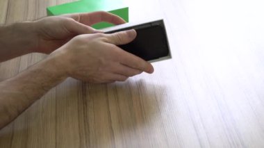 yeni bir cep telefonu açma. Silikon durumda, şarj cihazı, Usb kablosu