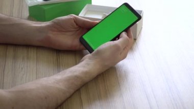 yeni bir cep telefonu açma. Silikon durumda, şarj cihazı, Usb kablosu