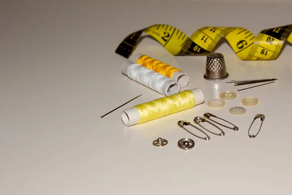 Bobbins Yellow Thread Meter Sewing Utensils Copy Space — Stock Photo, Image
