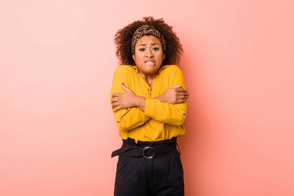 Young African American Woman Pink Background Going Cold Due Low — Stock Photo, Image