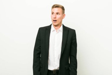 Kafkasyalı genç iş adamı gördüğü bir şey yüzünden şoka uğruyor..