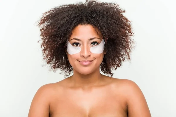 Close Uma Jovem Afro Americana Com Tratamento Pele Nos Olhos — Fotografia de Stock