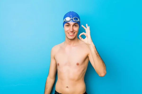 Young Swimmer Man Cheerful Confident Showing Gesture — Stock fotografie