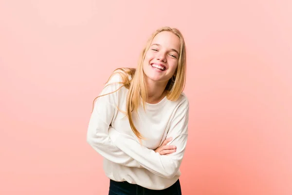 Młoda Blondynka Nastolatka Kobieta Śmieje Się Zabawy — Zdjęcie stockowe