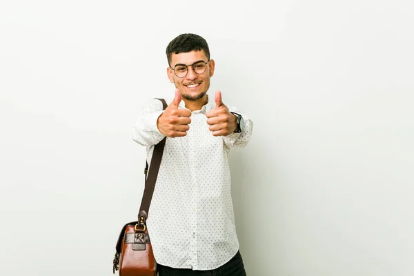 Jovem Hispânico Homem Negócios Casual Com Polegares Para Cima Saúde — Fotografia de Stock