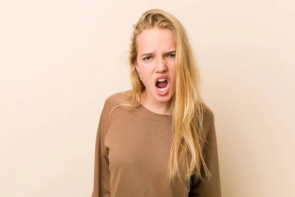 Linda Natural Adolescente Mujer Gritando Muy Enojado Agresivo — Foto de Stock