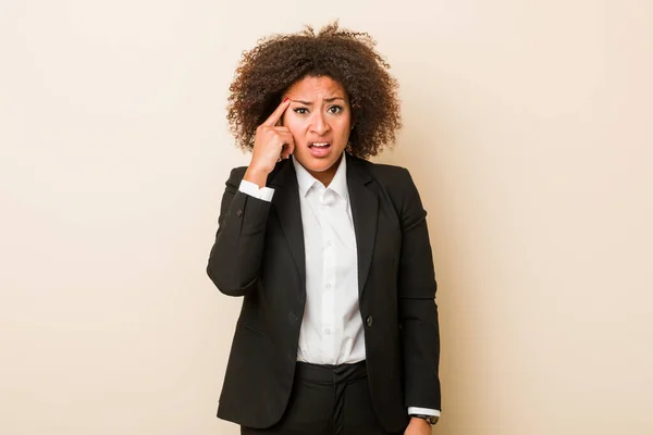 Joven Mujer Afroamericana Negocios Mostrando Gesto Decepción Con Dedo Índice — Foto de Stock