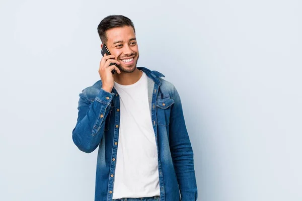 Jovem Sul Asiático Homem Segurando Telefone — Fotografia de Stock