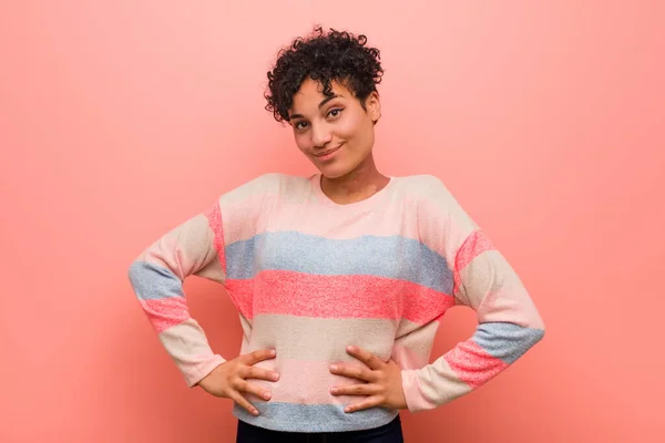 Young Mixed African American Teenager Woman Confident Keeping Hands Hips — Zdjęcie stockowe