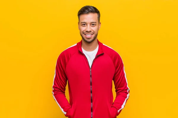 Joven Sudasiático Deporte Hombre Holding Dumbbell —  Fotos de Stock