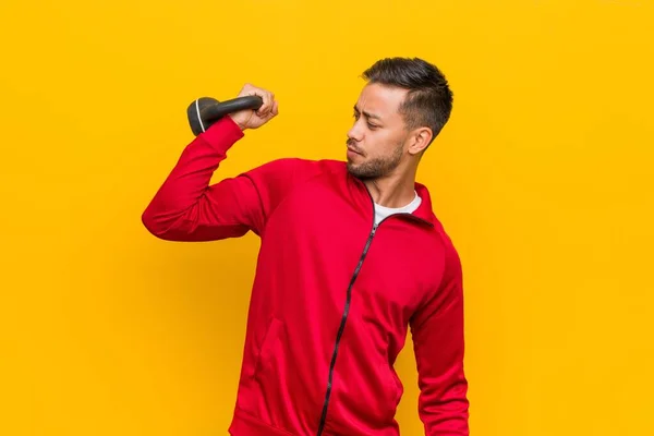 Joven Sudasiático Deporte Hombre Holding Dumbbell — Foto de Stock